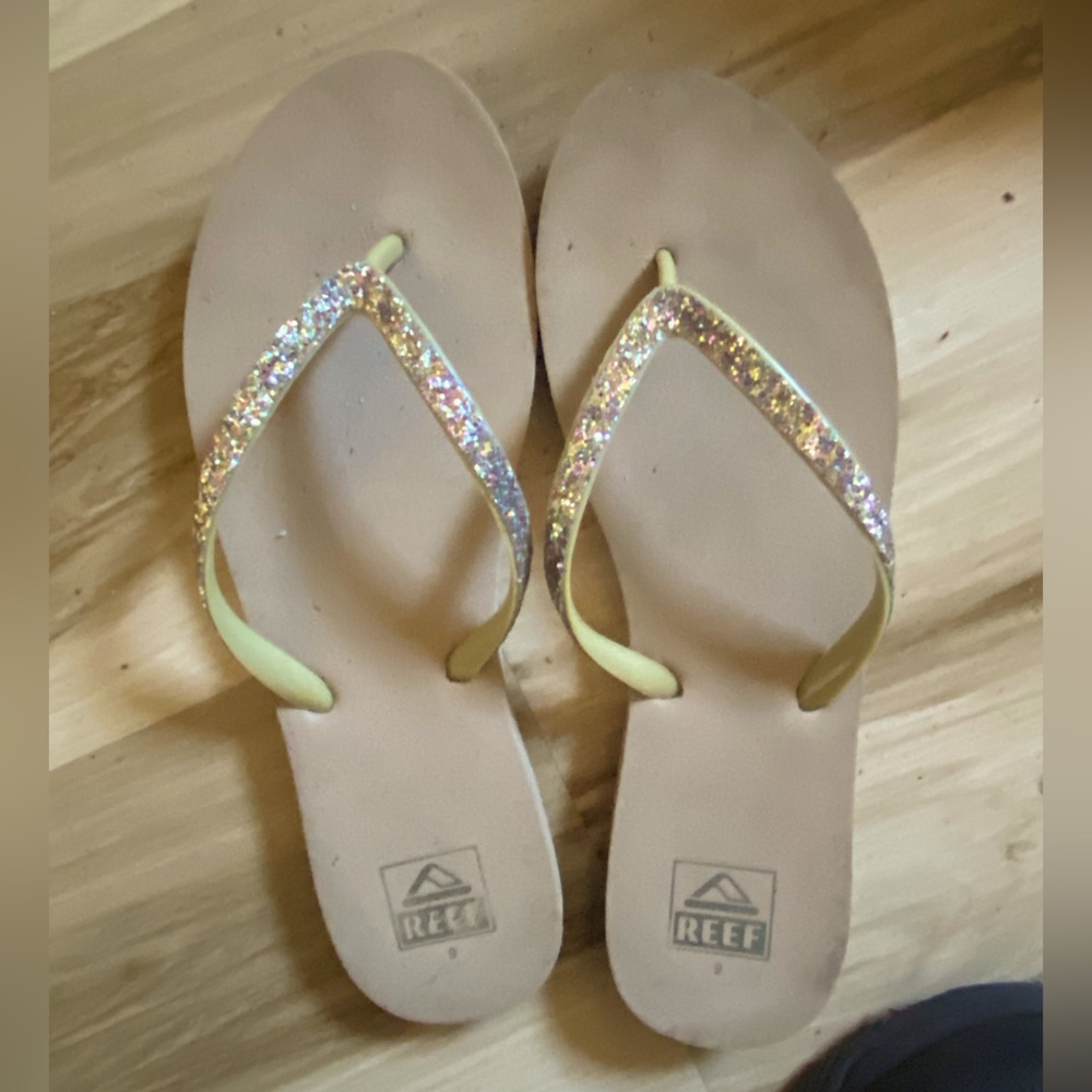 Reef size 9 flip flops- great condition